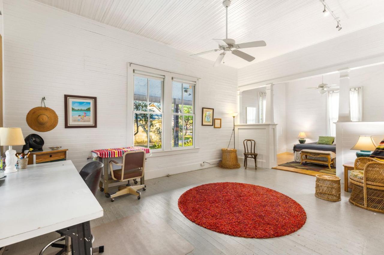 Medina River Historic Cottage Castroville 外观 照片